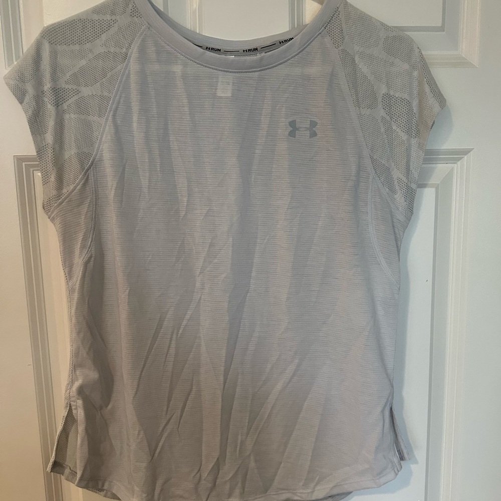 NWT Women’s Under Armour Shirt Size M